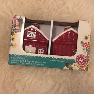 The Pioneer Woman Rustic Barn Salt & Pepper Set